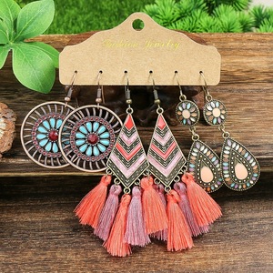 Boucles d'oreilles pendantes tendance style bohème en alliage avec pompons pour femme, ensemble de bijoux de fête - Product Image 3
