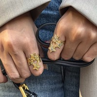 Punk-Stil Modischer Fünfzackiger Stern Edelstahl Vergoldeter Ring mit Gold- und Silber-Kontrastfarbe Offener Ring