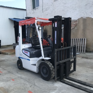 Chariot élévateur diesel TCM 2,5T d'occasion en bon état, livraison rapide, garantie 2 ans, hauteur de levage 3m - Product Image 5