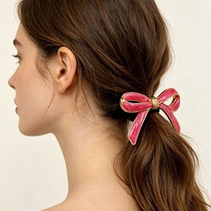 Barrette élégante en émail blanc avec nœud et bordure dorée, accessoire minimaliste pour cheveux mi-liaqués pour femme au quotidien - Product Image 1