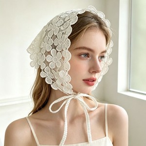 Foulard triangulaire en dentelle florale pour femme, bandeau à nouer, accessoires de coiffure bohème printemps-été - Product Image 1