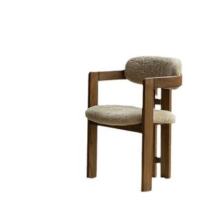 كرسي طعام فاخر وعصري بمسند ذراع كبير، صديق للبيئة وذو ارتفاع مقعد علمي، مناسب لمشاهد متعددة، مغطى بالقماش ومصنوع من الخشب الصلب - Product Image 5