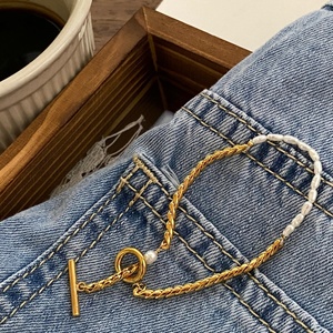 Pulsera de Perlas de Agua Dulce de Acero Inoxidable con Diseño Único y Sin Decoloración, Chapada en Oro de 18k, para Mujer - Product Image 1