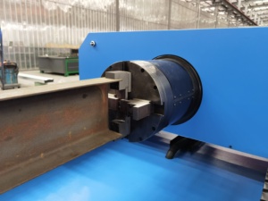 Mesin pemotong tabung <span class=keywords><strong>plasma</strong></span> 4 sumbu, mesin pemotong pipa persegi tabung logam rotasi otomatis - Product Image 4