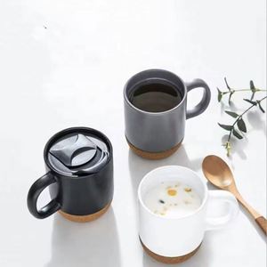 Tasses à café en céramique noire mate les plus vendues avec couvercle sans BPA, poignée ergonomique, design minimaliste et base en liège - Product Image 3