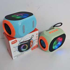 ポータブルBluetoothスピーカーポータブルBluetoothスピーカー強力なサウンドとディープベースRGBライトワイヤレススピーカー - Product Image 6