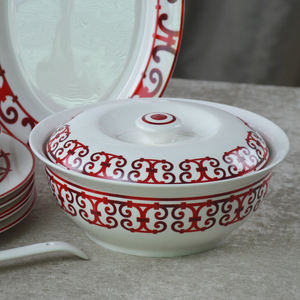 Set di Stoviglie Vintage in Ceramica per 6 Persone Piatti Ciotole da Zuppa Cucchiai in Porcellana con Design Rosso e Logo Personalizzato - Product Image 4