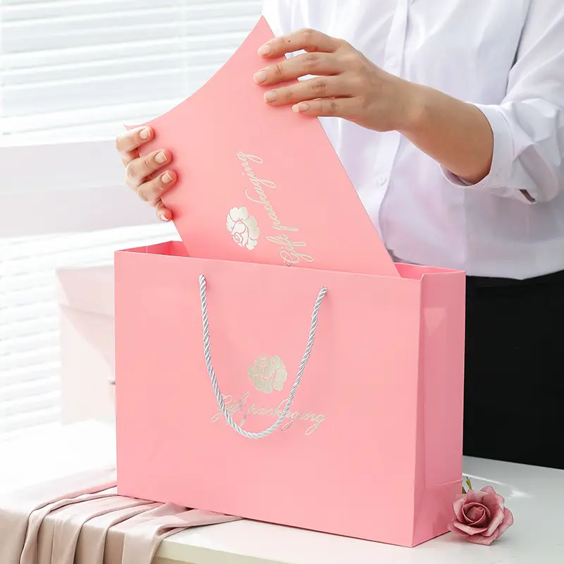 بسعر الجملة تصميم حقيبة ورقية فاخرة حسب الطلب علبة هدايا حقيبة تغليف للمجوهرات علبة هدايا