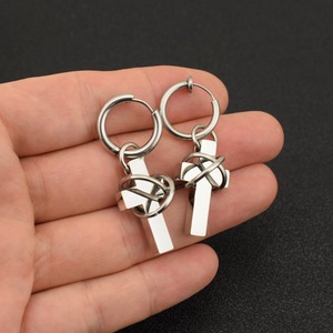 Nouvelles Boucles d'Oreilles Pendante Croix Personnalisées Design Niche 2026 Style Simple Unisexe en Acier Inoxydable Bijoux Tendance Vente en Gros - Product Image 1
