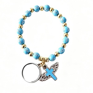 <span class=keywords><strong>Bracelet</strong></span> en métal <span class=keywords><strong>avec</strong></span> charme religieux en forme de croix d'ange pour hommes et femmes - Cadeau promotionnel respectueux de l'environnement - Product Image 3