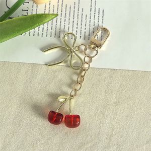 Porte-clés cerise en résine brillante, mignon et exquis, petit pendentif 3D en forme de cerise pour sac - Product Image 5