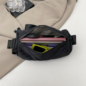 Sac bandoulière pour femme, style décontracté quotidien, noir, avec coutures en losanges et fermeture éclair cylindrique - Product Image 3
