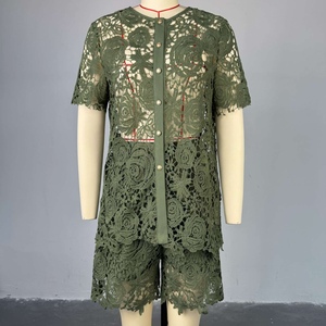 เสื้อเชิ้ตแขนสั้นคอตั้งลายลูกไม้ กางเกงขาสั้นเอวสูง ชุดลำลอง 2 ชิ้นสำหรับผู้หญิง แฟชั่น - Product Image 5