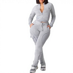 Ensemble de survêtement pour femme personnalisé de qualité supérieure, survêtement à fermeture éclair en deux pièces, vêtements de sport pour la salle de sport, la course à pied et les tenues décontractées - Product Image 1