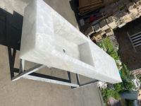Comptoir de vanité de salle de bains en pierre translucide de luxe Bassin de pierre précieuse en cristal blanc de quartz Bassin de pierre de quartz blanc naturel