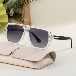 Gafas de Sol Tory Burch con Marco Cuadrado Negro, Protección UV400, Unisex, para Conducir - Product Image 3