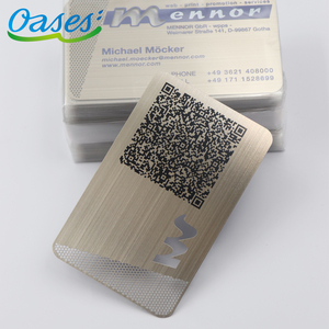 Biglietto <span class=keywords><strong>da</strong></span> <span class=keywords><strong>visita</strong></span> in metallo bianco con carta di garanzia spazzolata e argento di lusso personalizzato con carta di credito - Product Image 3