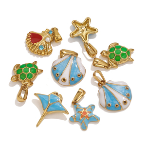Dijes de Esmalte Dorado con Motivos Marinos |   Colgante de Acero Inoxidable Chapado en Oro PVD de 18K para Fabricación de Joyería DIY |   Concha de vieira, tortuga marina, estrella de mar - Product Image 1