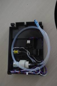 Q1251-60258空气增压系统 (APS) 包括用于<span class=keywords><strong>HP</strong></span> <span class=keywords><strong>DESIGNJET</strong></span> 5000 <span class=keywords><strong>5100</strong></span> 5500打印机的泵阀压力传感器外壳 - Product Image 5