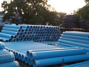 Tuyau de protection en acier de qualité industrielle très demandé pour les pipelines de pétrole, de gaz et d'eau sur route, pour la vente en gros - Product Image 1