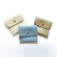 Sac de rangement pour petits bijoux en velours recyclable en gros, pochette personnalisée avec logo pour bague, boucles d'oreilles avec bouton doré