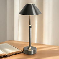 Lampe de table rechargeable réglable en hauteur lampe de bureau LED portable flexible veilleuse en métal sans fil à intensité variable pour bar d'hôtel à la maison
