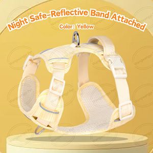 Arnés reflectante transpirable para perros para caminar de noche, arnés para mascotas acolchado suave sin tirones con asa - Product Image 3
