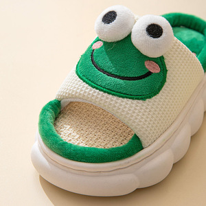 Nouvelles pantoufles d'intérieur 2024 design grenouille pour couple, mignonnes, antidérapantes, à semelle épaisse, chaussures de dessin animé cool pour hommes et femmes - Product Image 3