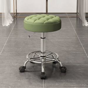 Tabouret de Salon Capitonné K, Chaise de Coiffeur Réglable à Roulettes avec Base Métallique et Siège Rembourré pour Studio de Beauté - Product Image 3
