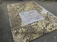 Mosaïque de conception de grain de laiton carreaux de marbre coupés au jet d'eau