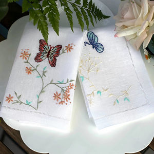 ผ้าเช็ดปากลินิน 100% รุ่น Flutter & Bloom |   ผ้าเช็ดปากลายดอกไม้แบบใช้ซ้ำได้ เป็นมิตรกับสิ่งแวดล้อม สำหรับรับประทานอาหาร งานแต่งงาน ร้านอาหาร และใช้ในบ้าน - Product Image 1