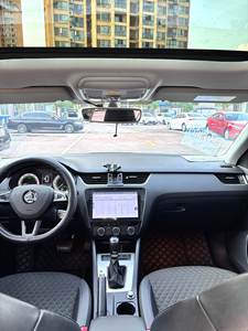 Skoda <span class=keywords><strong>Octavia</strong></span> 1.4T 150HP Automático de Segunda Mano, Sedán de Lujo con Asientos de Cuero - Product Image 2