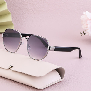 Gafas de sol biseladas a la moda para mujer, protección UV400, montura cuadrilátera, material de PC, gafas de sol para exteriores - Product Image 2