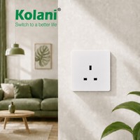 Enchufe de Pared Kolani Estándar Británico de Una Vía 13A 250V, 90x86mm Blanco Brillante PC Puro Enchufe de Corriente de Pared de 3 Pines para Reino Unido