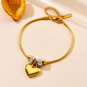 Pulsera con Dije de Corazón LOVE en Acero Inoxidable con Baño de Oro PVD de 18K, Varios Diseños Disponibles para Mujer |   Hipoalergénico, Duradero e Impermeable - Product Image 3
