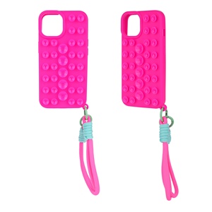 Silicone hút ly điện thoại di động Trường hợp với vòng đeo tay tùy chỉnh cảm ứng thoải mái thời trang fundas chống sốc Cover quay lại cho iPh 17 - Product Image 3