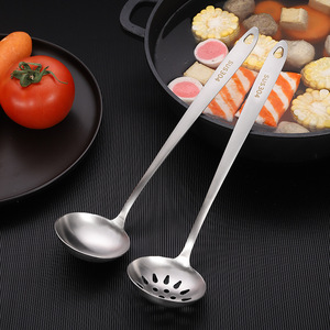 Louche à fondue en acier inoxydable 304 à queue plate, louche à soupe épaissie, louche à bouillie, pour usage domestique et hôtelier, avec long manche élégant - Product Image 1