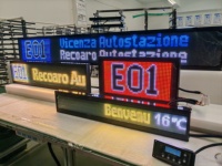 Panneau de destination de bus avec haut-parleur Affichage de la gare routière Écran LED programmable pour bus et train