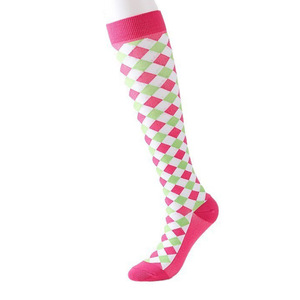 Jingwen OEM Vente en gros Hommes Femmes Fun Running Stocking 20-30mmhg Varices Aide à <span class=keywords><strong>l</strong></span>'utilisation Chaussettes de compression sport au genou haut - Product Image 4
