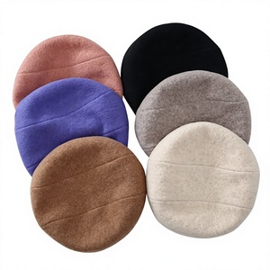 Chapeau de béret en laine chaud d'hiver en gros d'usine personnalisé Barett français couleur unie avec large bord béret à la mode pour les fêtes - Product Image 1