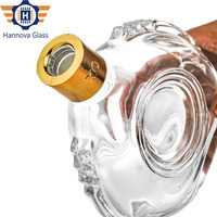 Groothandel 700Ml Royal Design Platte Ronde Cognacfles Met Luxe Kroondop Voor Xo Cognac Whisky Lege High-End Glazen Fles