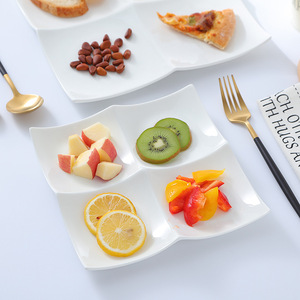 Assiettes en céramique blanches japonaises à quatre compartiments, plats à dessert en forme de serpent pour usage en restaurant - Product Image 2