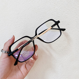 Gafas de Computadora con Marco Cuadrado Qianai, Anti Luz Azul, Material TR, Patillas Metálicas, Marco Completo, Unisex, para Protección de Miopía - Product Image 3