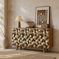 Buffet en bois massif design avec motif géométrique multicolore sur la porte, surface laquée pour les intérieurs d'hôtels et de maisons