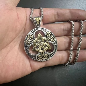 Nordic Selling Viking Jewelry Collier pendentif en acier inoxydable rétro hip-hop noeud celtique pour hommes - Product Image 3