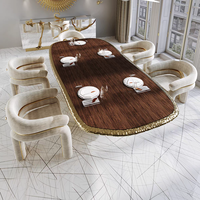 Table à manger ovale de luxe italienne, design moderne, plateau en placage de marbre, base en laiton, pièce maîtresse pour villa et manoir