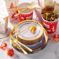 Chine Vente en gros Assiettes en plastique transparent et doré avec garniture dorée Assiettes jetables haut de gamme pour la fête