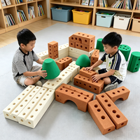 Mainan Pengembangan Imajinasi Anak dari Balok Susun Interlocking Multi Bentuk untuk Aktivitas Edukatif di Taman Bermain.