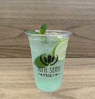 Gobelet en plastique transparent jetable de 16 oz sans BPA, résistant aux chocs, avec couvercle, logo personnalisé pour les jus, les smoothies, le café froid, utilisation en caféterie