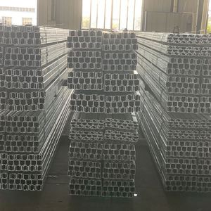 Profilé en U en acier galvanisé, norme ASTM, avec trous 28x14mm, découpe sur mesure OEM ODM pour système de montage solaire - Product Image 1